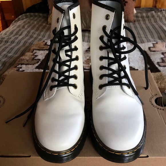 Dr Martens White Combat Boots Women’s 7 - Picture 1 of 9